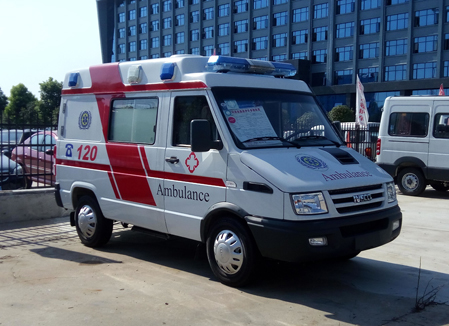 依維柯轉運型救護車