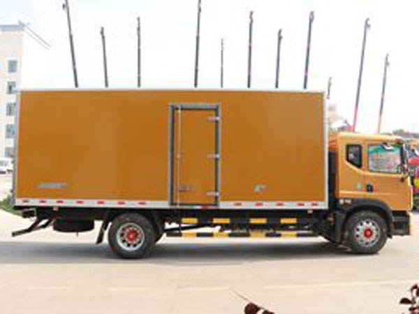 東風多利卡冷藏車(6.8米)