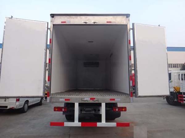 東風天錦冷藏車(廂長7.4米)