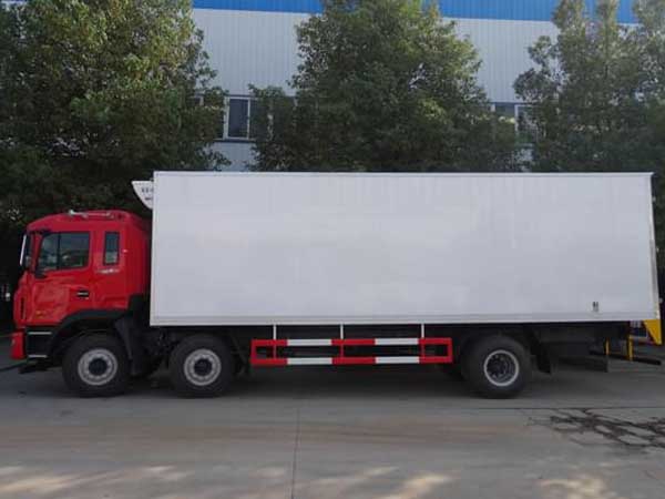 江淮格爾發小三軸冷藏車(9.6米)