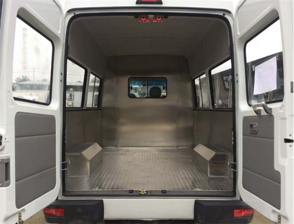 新款依維柯德意殯儀車