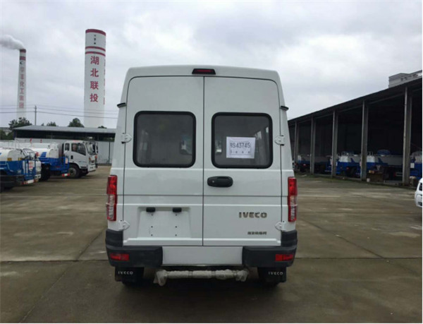 新款依維柯德意殯儀車