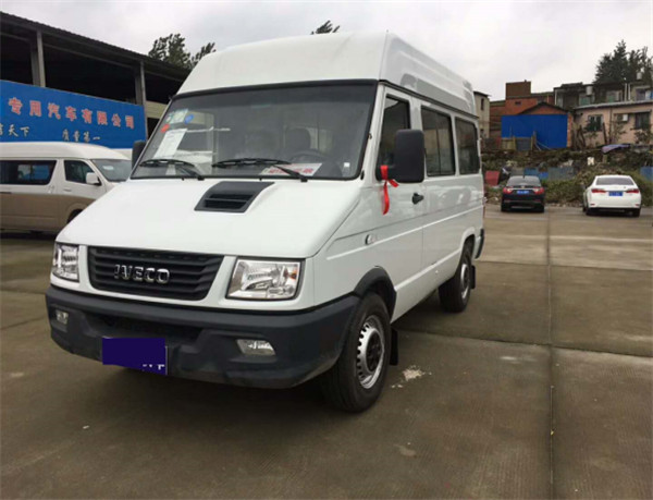 新款依維柯德意殯儀車