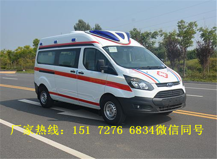 福特V362短軸中頂救護(hù)車(chē)